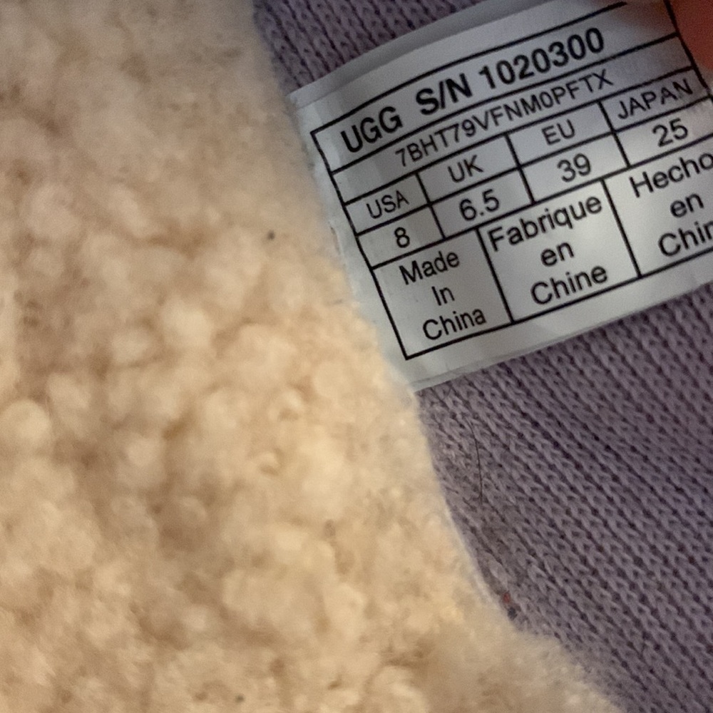 UGG slippers (used lightly) with original bag - Picture 7 of 8